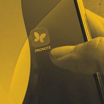 d7dd6d62-95e5-41a5-b91a-107cb5742967 Manifestement, Sarah Knafo ne prend pas le métro