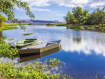 Barques traditionnelles sur L’étang de Saint-Paul, île de la Réunion « Océania, les gardiens de l’océan » : le documentaire qui met en lumière les menaces environnementales et les actions de protection dans le Pacifique