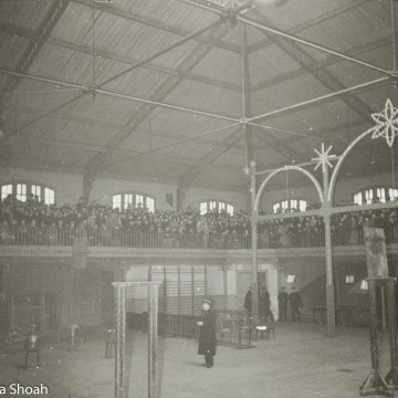 Une Exposition Inédite de Photographies sur la Rafle de Mai 1941 au Mémorial de la Shoah