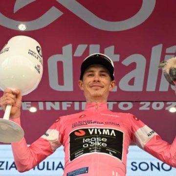 Jonas Vingegaard maintient sa position de leader sur le Tour d’Italie 2026