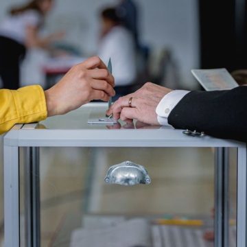 L’importance croissante des élections consulaires pour les partis politiques français