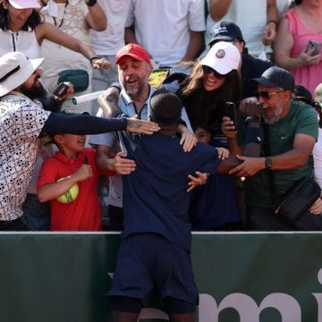 Frances Tiafoe retrouve sa raquette disparue avant le match à Roland-Garros