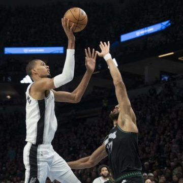 Victor Wembanyama Éblouit en Demi-finales NBA