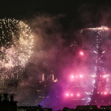 Paris avance le feu d’artifice du 14 juillet pour commémorer l’attentat de Nice