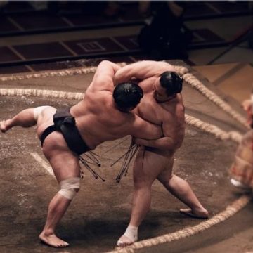 Retour spectaculaire du sumo en France après trois décennies