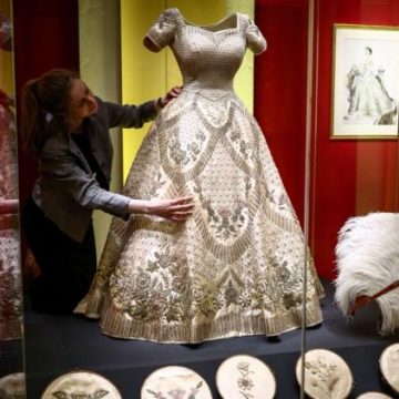 L’exposition sur le style de la reine Elizabeth II prolongée