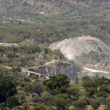 Menace sur les monts Aravallis