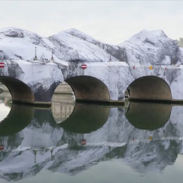 Une installation artistique transforme le Pont Neuf à Paris