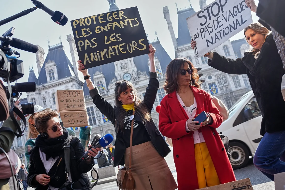 Grève des Animateurs du Périscolaire Parisien en Réponse à un Climat de Suspicion