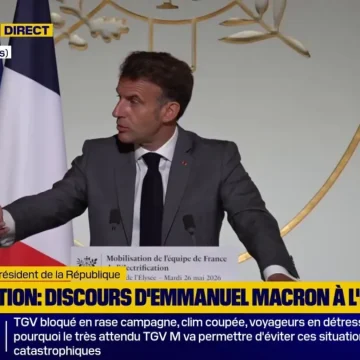 Emmanuel Macron Discute de l’Électrification lors d’un Discours