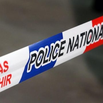 Braquage à la voiture bélier dans une boutique de luxe à Paris