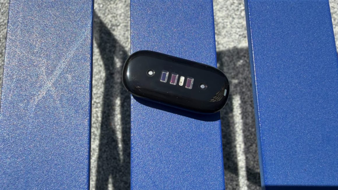 Fitbit Air: un bracelet connecté sans écran qui se distingue par son confort et son intelligence