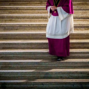 Léon XIV Rééquilibre l’Autorité des Évêques sur les Monastères