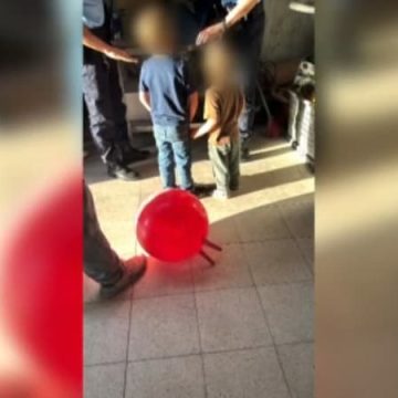 Deux enfants retrouvés seuls au bord d’une route au Portugal