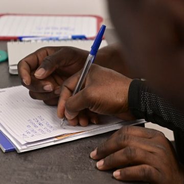 Darmanin Propose un Moratoire sur l’Immigration Légale