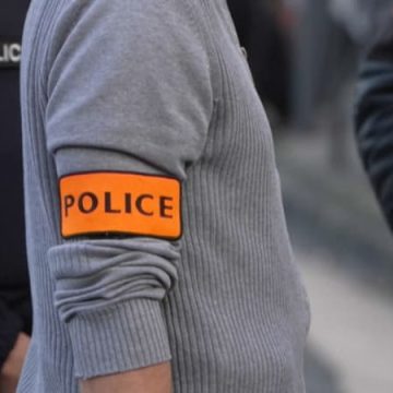 Découverte macabre à Échirolles : un corps retrouvé dans une voiture incendiée