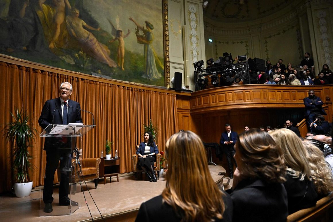 Dominique de Villepin présente ses ambitions pour 2027