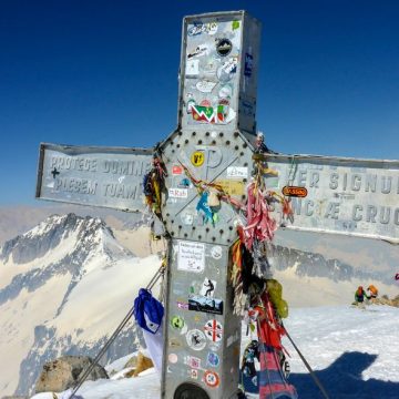 Katalonien Pyrenäen Pirineos La croix du pic d’Aneto : une histoire de vandalisme et de remplacement