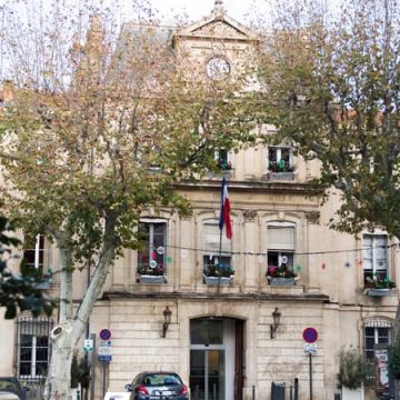 Un événement de commémoration à Carpentras entaché par la diffusion d’une chanson controversée