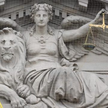 Accusations de Stupéfiants : Une Mère devant le Tribunal