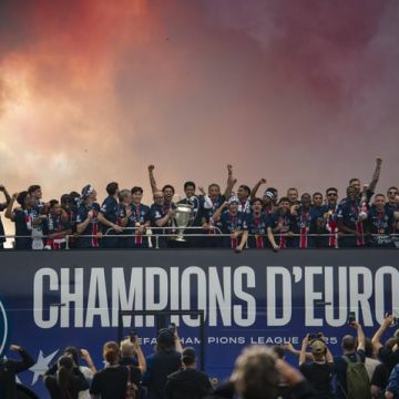 Préférences de Visionnage de Matchs de Football: Seul ou en Groupe?