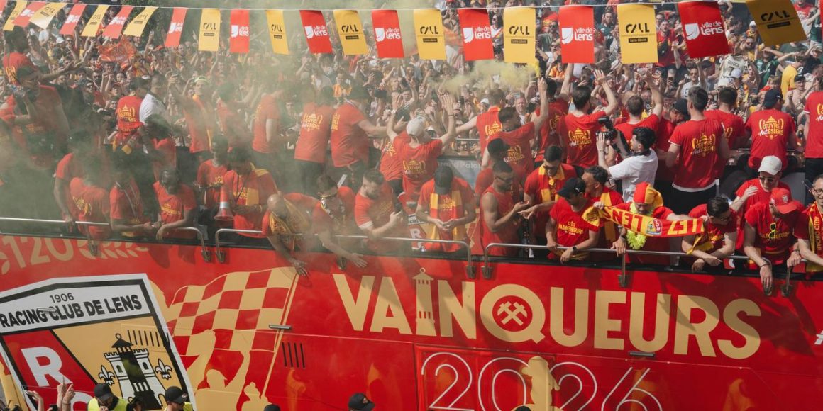 Lens célèbre ses héros après la victoire en Coupe de France