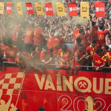 Lens célèbre ses héros après la victoire en Coupe de France