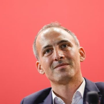 Raphaël Glucksmann propose une convention citoyenne et un service civique obligatoire
