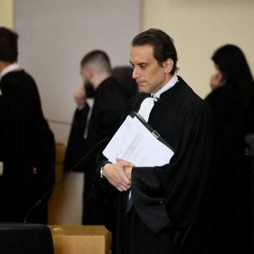 Félix Bingui devant le tribunal de Marseille