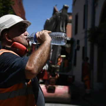 Première vague de chaleur précoce en France: Conséquences et causes