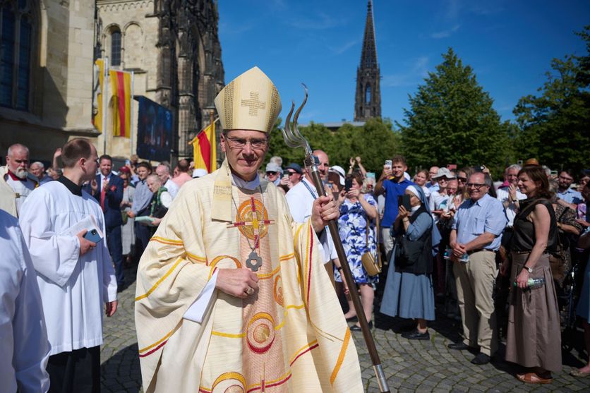 Inauguration of the New Bishop of Münster Le Vatican refuse aux laïcs de prêcher lors de la messe