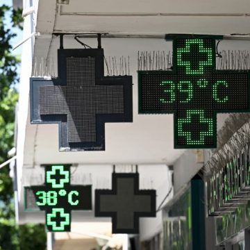 02bd84c1-7b90-444b-b05f-8db4ce3a67e0 La canicule en France provoque une crise sanitaire et météorologique