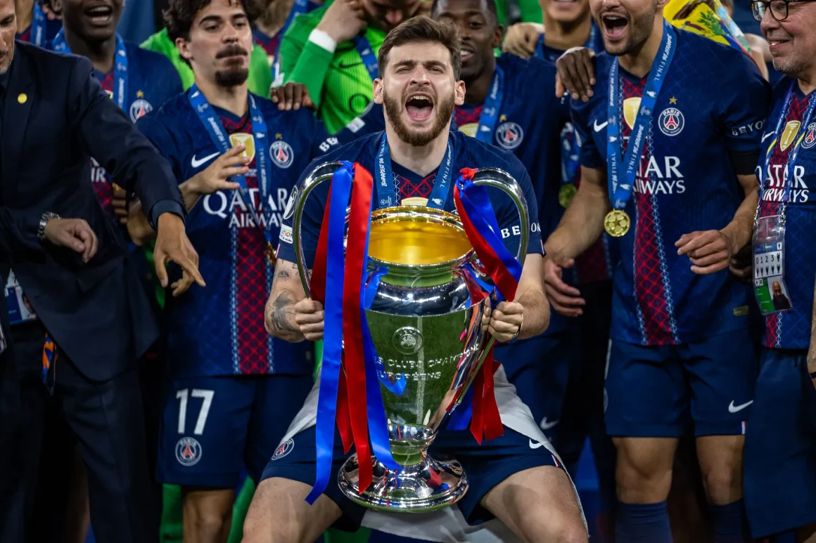 Le Paris Saint-Germain célèbre sa victoire en Ligue des Champions