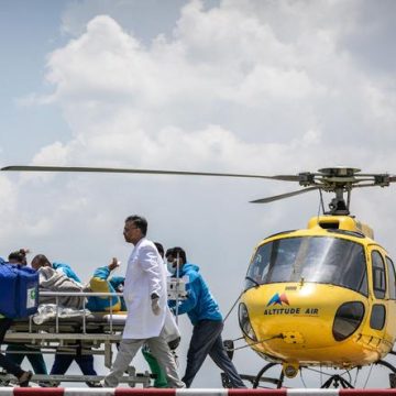 Un guide népalais retrouvé vivant sur l’Everest après six jours de disparition