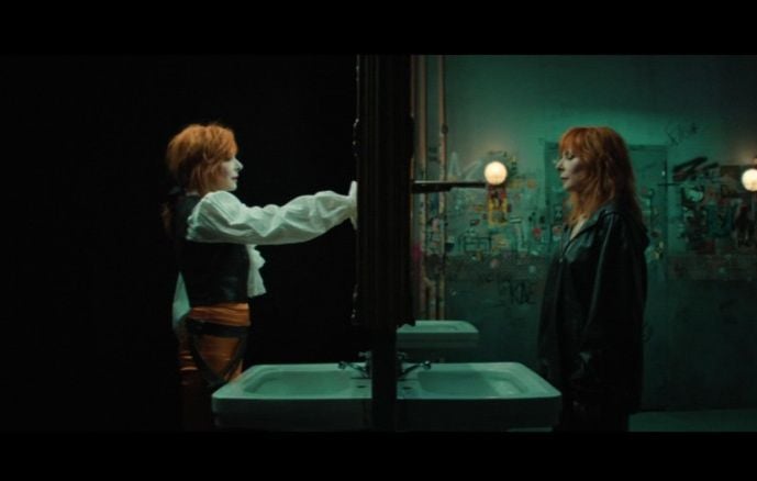 0e372629-0097-4dc6-bf7e-164f18ca458e Analyse du clip ‘C’est à qui le tour’ de Mylène Farmer