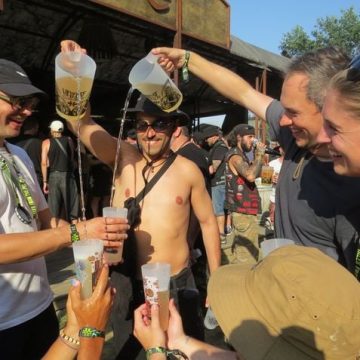 22bce90e-34fc-4a3a-97a1-a06c23a09da4 Le vin au Hellfest : une tradition ancrée