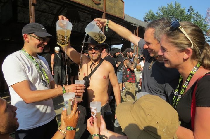 22bce90e-34fc-4a3a-97a1-a06c23a09da4 Le vin au Hellfest : une tradition ancrée