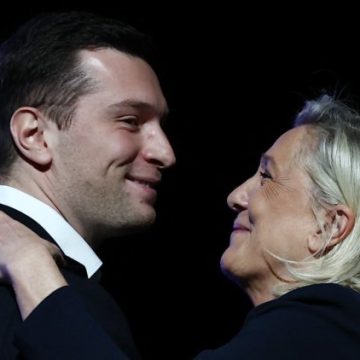 2587ed4b-7208-48fe-9446-659ad61bf7b8 Marine Le Pen et Jordan Bardella discutent de la campagne présidentielle
