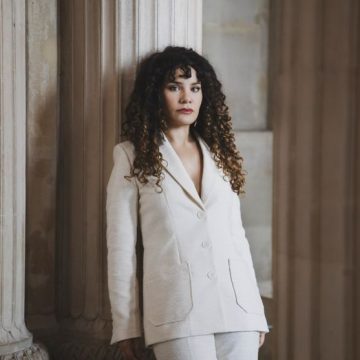 Portrait de Tamara Bounazou, étoile montante de l’opéra