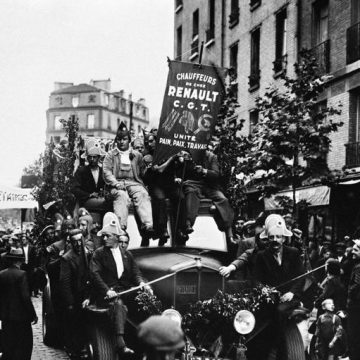 FRANCE-POLITICS-POPULAR FRONT-STRIKE-RENAULT Les congés payés et la transformation socio-politique en France