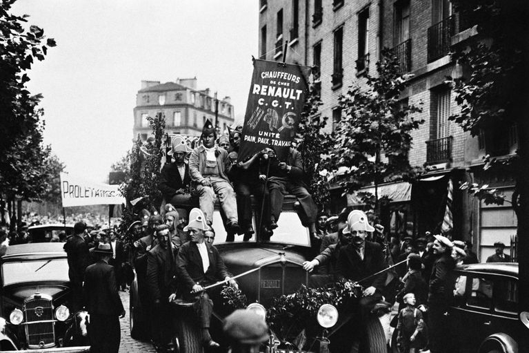 FRANCE-POLITICS-POPULAR FRONT-STRIKE-RENAULT Les congés payés et la transformation socio-politique en France