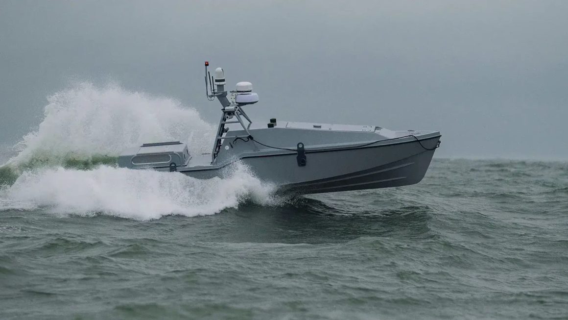 Un bateau-drone autonome sauve des pilotes américains