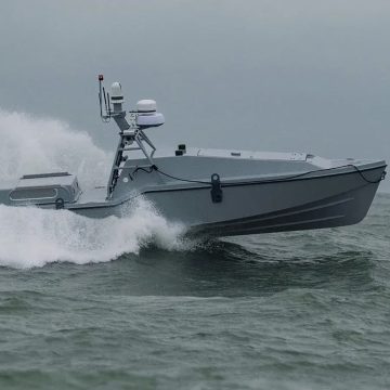 Un bateau-drone autonome sauve des pilotes américains