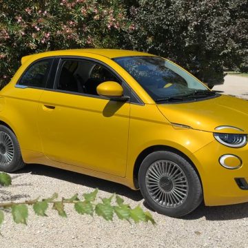 La Fiat 500 Hybrid : Un Retour Stratégique au Thermique par Stellantis