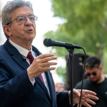 Jean-Luc Mélenchon accuse ses adversaires de brutaliser le débat politique
