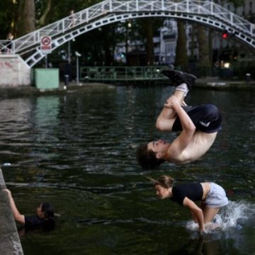 Baignade autorisée dans le canal Saint-Martin en réponse à la canicule