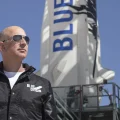 Jeff Bezos prévoit d’installer des industries polluantes dans l’espace