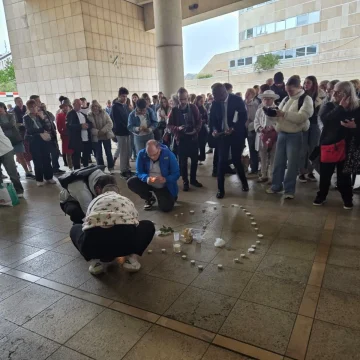 54e4204f-7e9b-4b8d-8b76-6a74f77255f0 Symbole des violences et appel à une loi intégrale