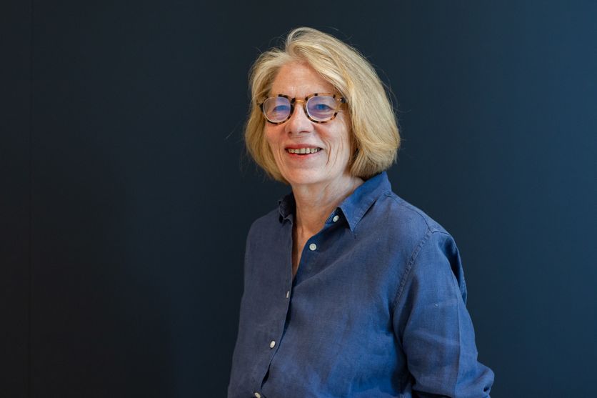 Portrait chroniqueuse Lucie SCHMITT Chaleur de Juin : Réflexion sur l’Anticipation Politique et Sociale