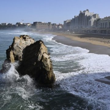 Effondrement de Falaise à Biarritz: Un Drame en Mer